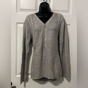 New York & Company Light Gray Knit Sweater